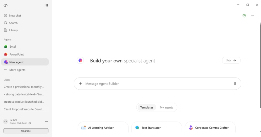 Tangkapan skrin aplikasi Microsoft Copilot yang memaparkan ciri pembinaan ejen baharu ("Build your own specialist agent") dengan baris arahan "Message Agent Builder", butang templat seperti "AI Learning Advisor", "Text Translator", dan "Corporate Comms Crafter", serta panel navigasi di sebelah kiri.